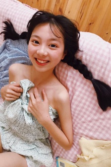和朋友玩换娶妻当面做小说
